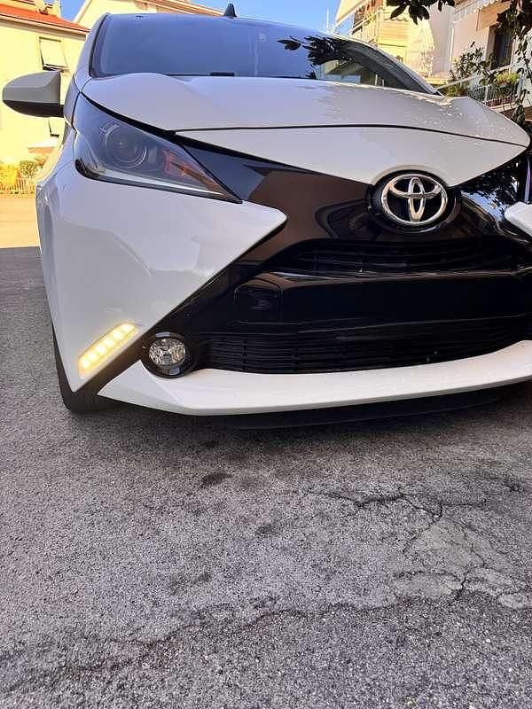Usata Toyota Aygo X-Black 69 CV (50 kW) 2017 Utilitaria