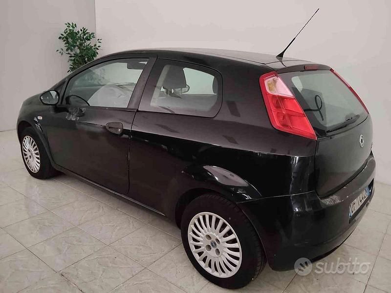 Usata Fiat Grande Punto Active 65 CV (47 kW) 2009 Nero Utilitaria