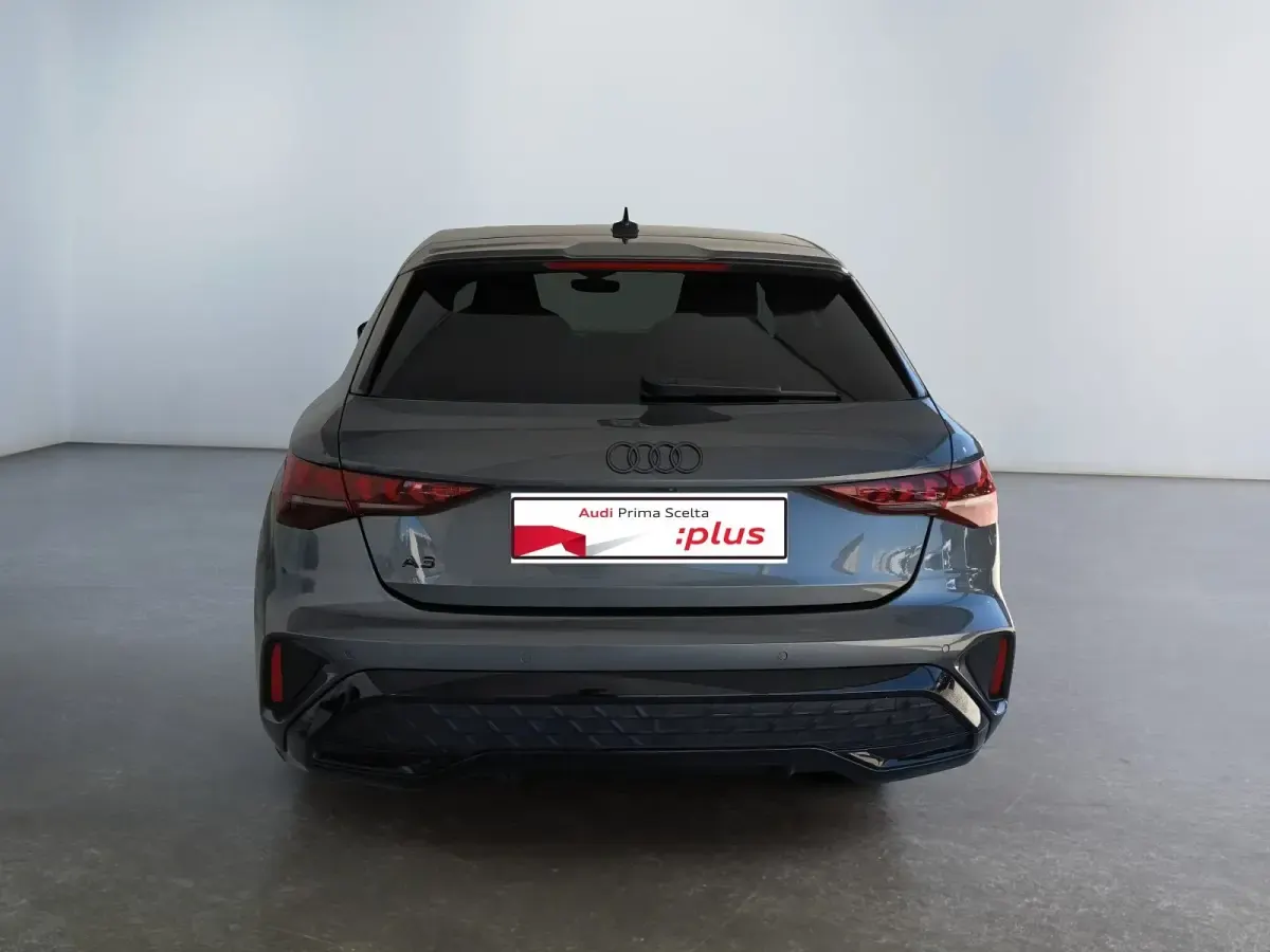 Usata Audi A3 Sportback Ambiente 150 CV (110 kW) 2025 Grigio Utilitaria