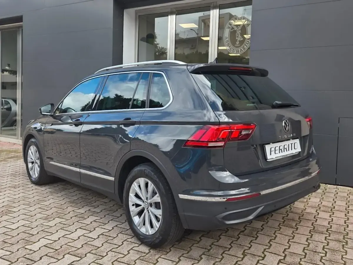 Usata VW Tiguan Life 122 CV (89 kW) 2022 Grigio SUV