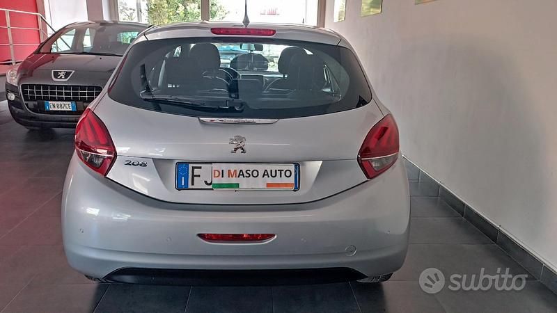 Usata Peugeot 208 Active 74 CV (54 kW) 2017 Grigio Utilitaria