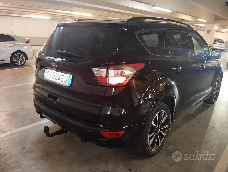 Usata Ford Kuga 179 CV (131 kW) 2018 Nero SUV