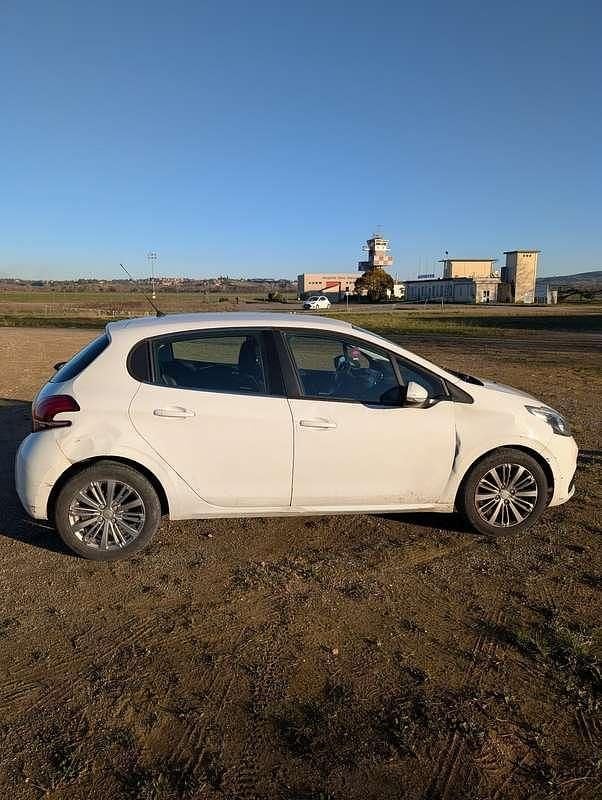 Usata Peugeot 208 Active 82 CV (60 kW) 2017 Utilitaria