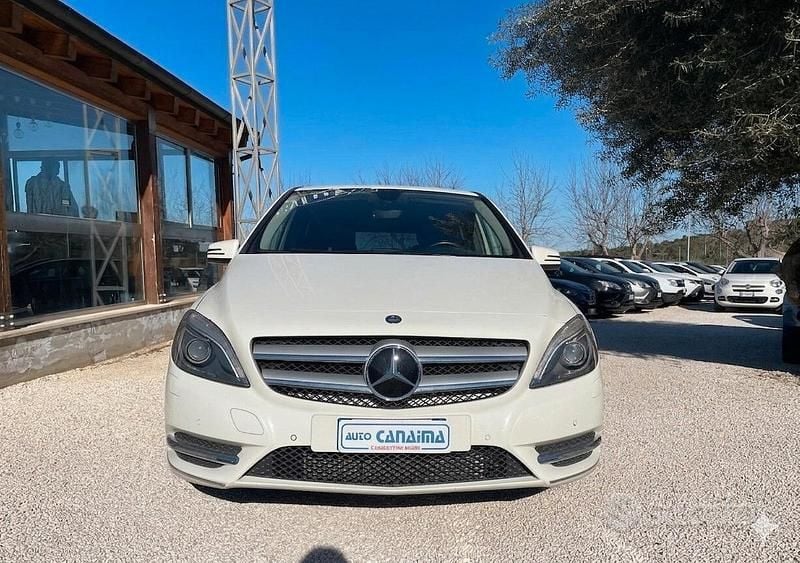 Usata Mercedes B180 108 CV (79 kW) 2013 Bianco Monovolume