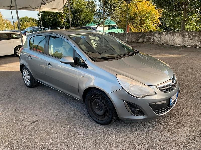 Usata Opel Corsa Edition 85 CV (62 kW) 2013 Grigio Utilitaria