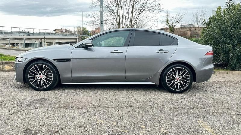 Usata Jaguar XE R-Dynamic 250 CV (183 kW) 2020 Grigio Berlina