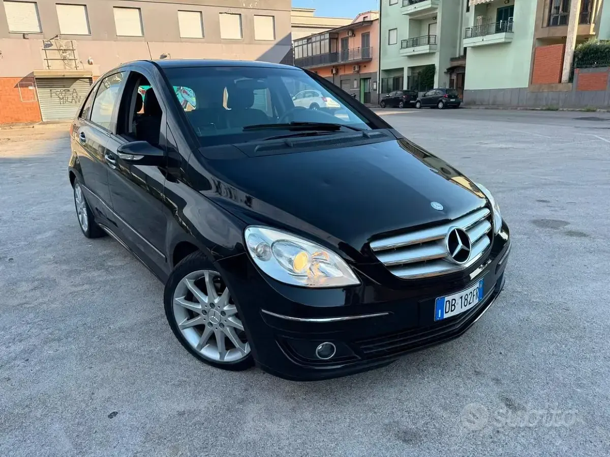 Usata Mercedes B180 109 CV (80 kW) 2007 Nero Monovolume