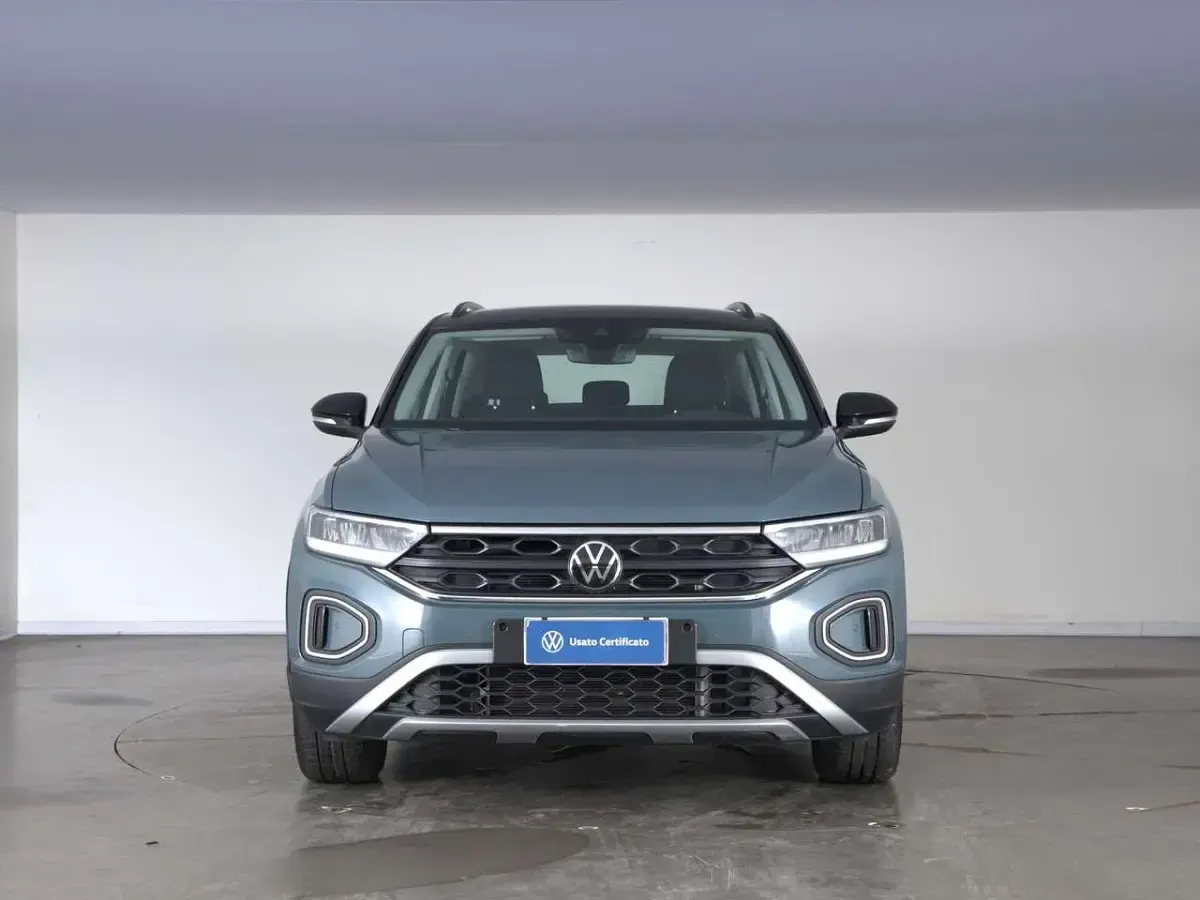 Usata VW T-Roc Life 150 CV (110 kW) 2025 Petroleum blue metallizzato nero SUV