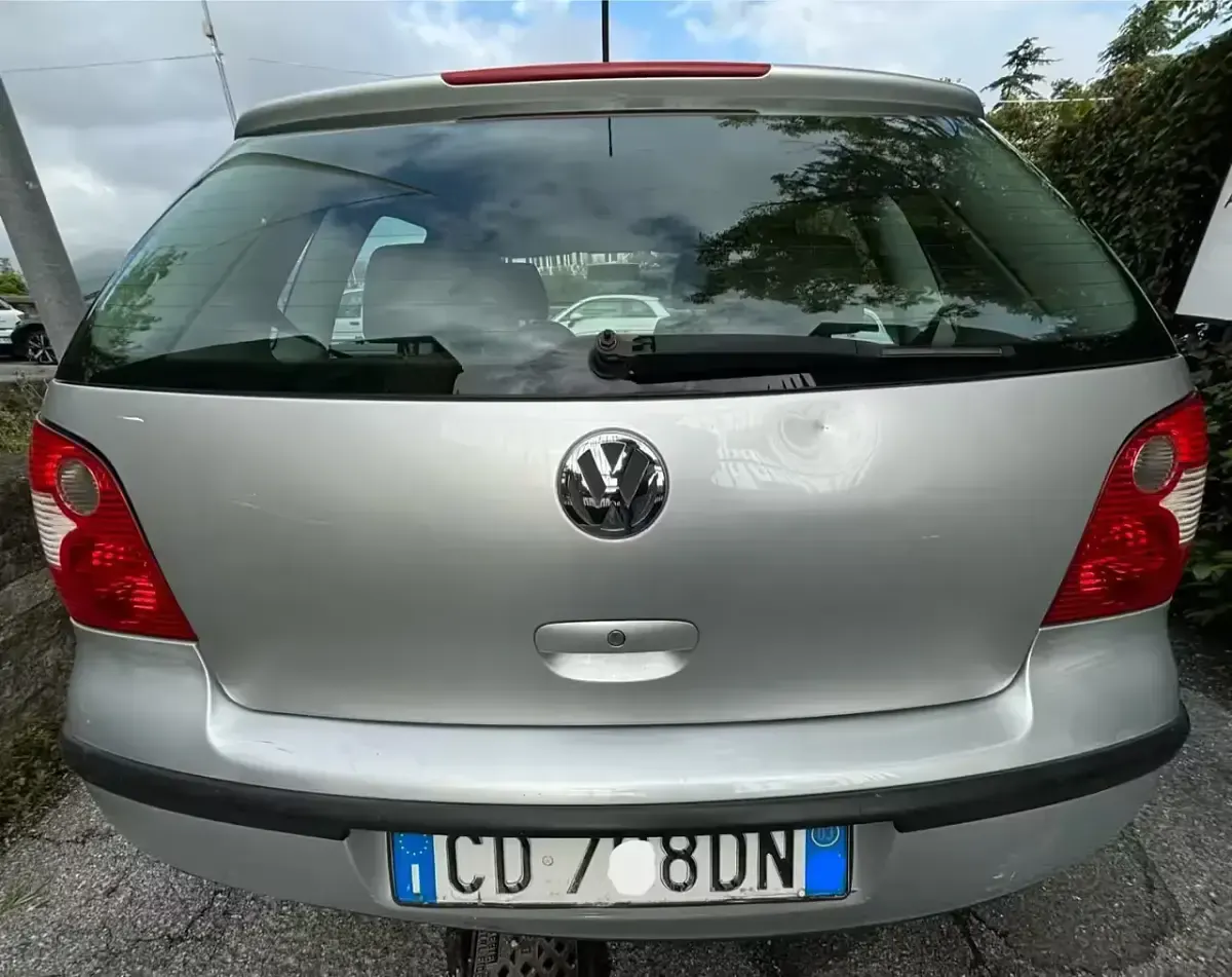 Usata VW Polo Comfortline 75 CV (55 kW) 2003 Argento Berlina