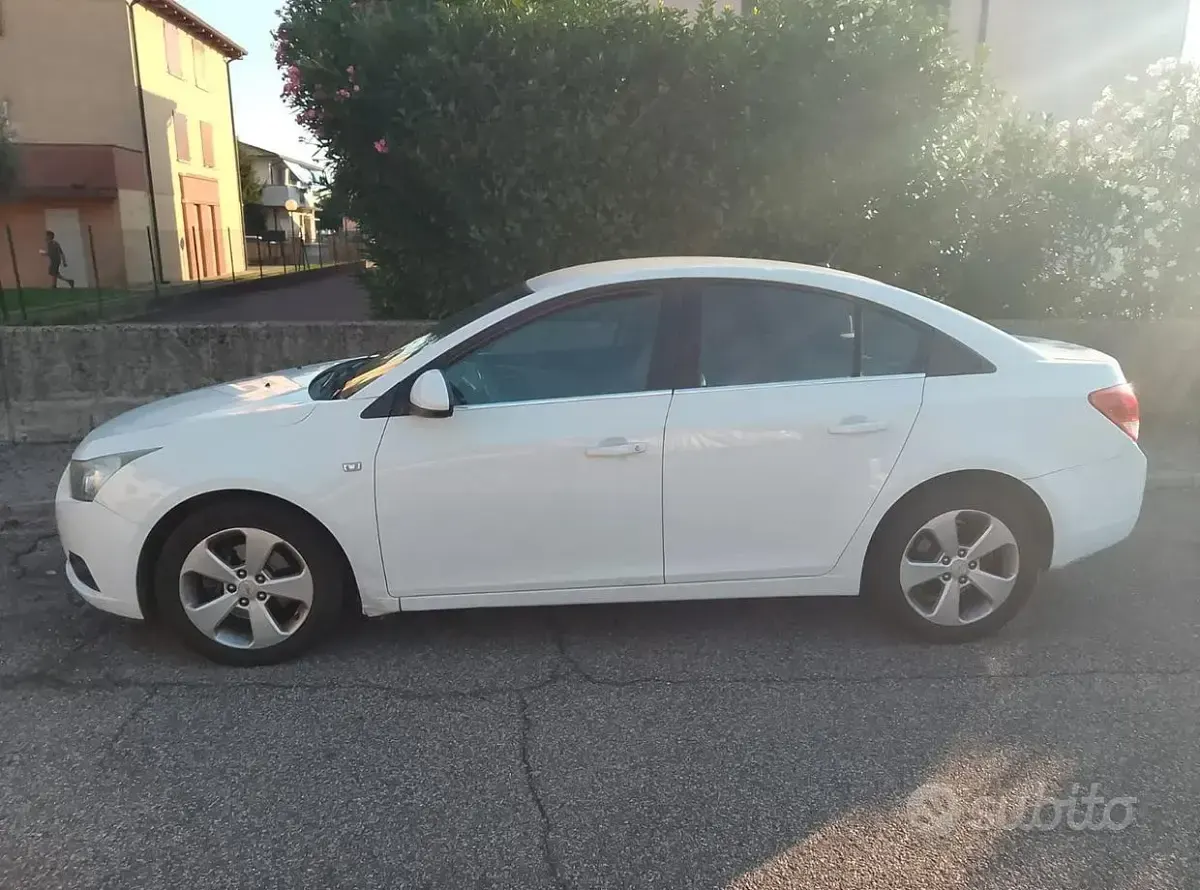Usata Chevrolet Cruze 150 CV (110 kW) 2010 Bianco Berlina