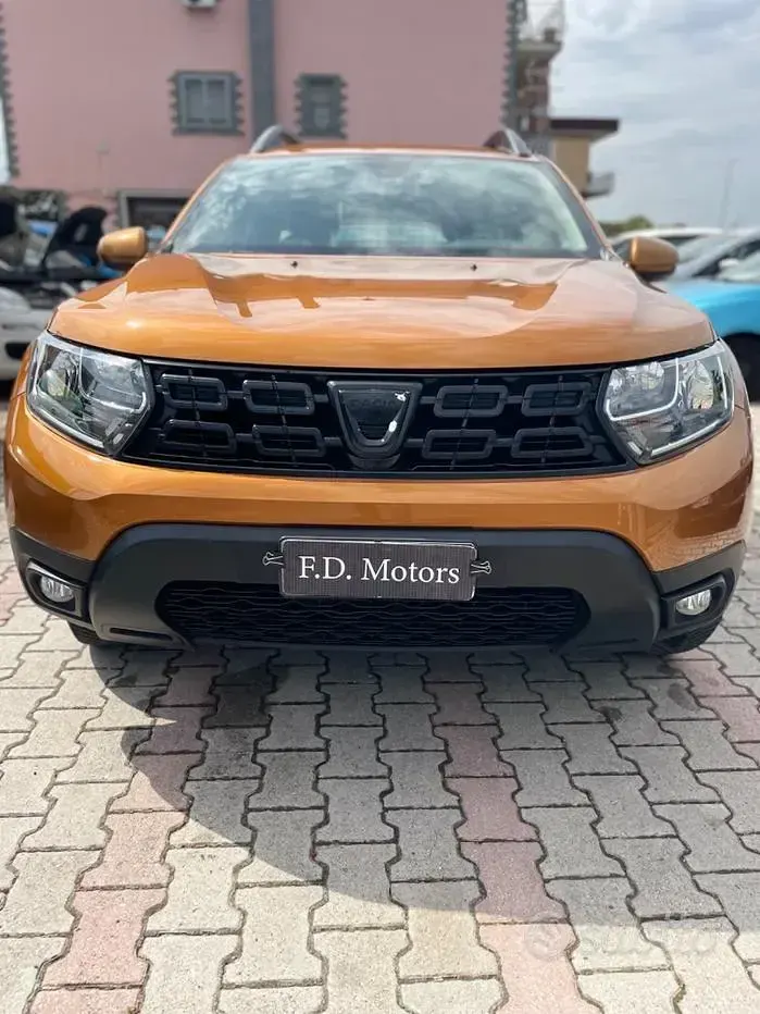 Usata Dacia Duster Lauréate 109 CV (80 kW) 2018 Giallo SUV