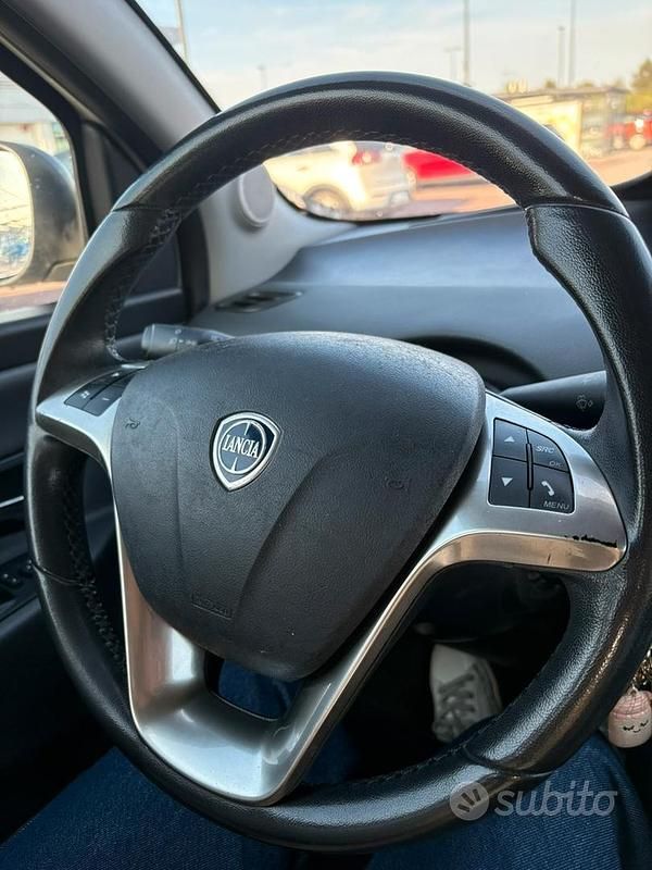 Usata Lancia Ypsilon 85 CV (62 kW) 2013 Bianco Utilitaria