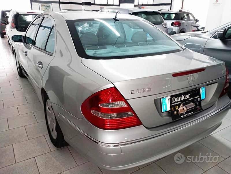 Usata Mercedes E280 Elegance 177 CV (130 kW) 2006 Grigio Berlina