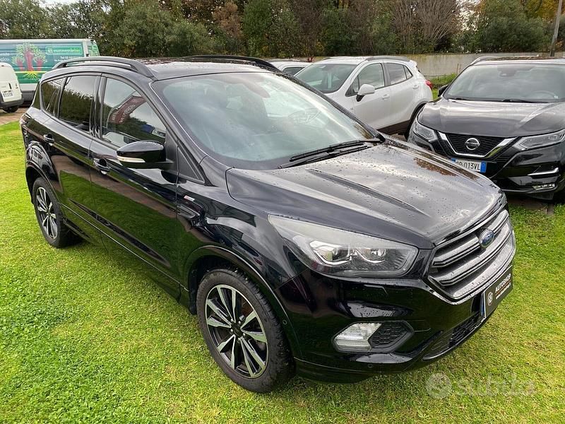 Usata Ford Kuga ST-Line 121 CV (88 kW) 2017 Nero SUV