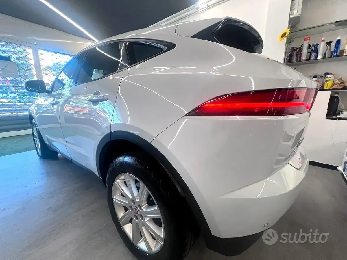 Usata Jaguar E-Pace R-Dynamic 150 CV (110 kW) 2018 Bianco SUV