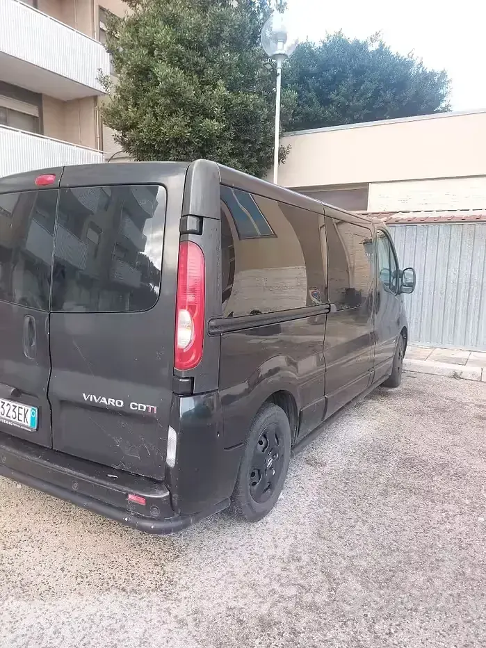 Usata Opel Vivaro 114 CV (83 kW) 2012 Nero Monovolume