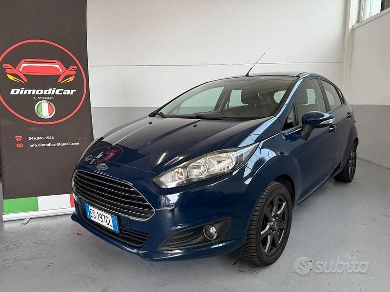 Usata Ford Fiesta Titanium 75 CV (55 kW) 2013 Blu Utilitaria