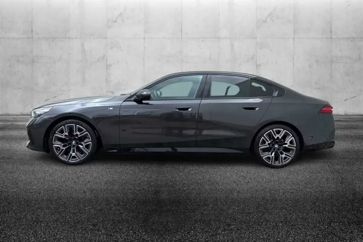 Usata BMW 520 M Sport 197 CV (144 kW) 2025 Grigio Berlina