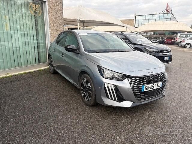 Usata Peugeot 208 Allure 101 CV (74 kW) 2024 Grigio Utilitaria