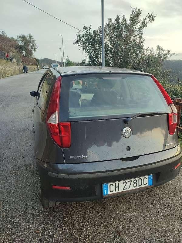 Usata Fiat Punto Dynamic 69 CV (50 kW) 2003 Utilitaria