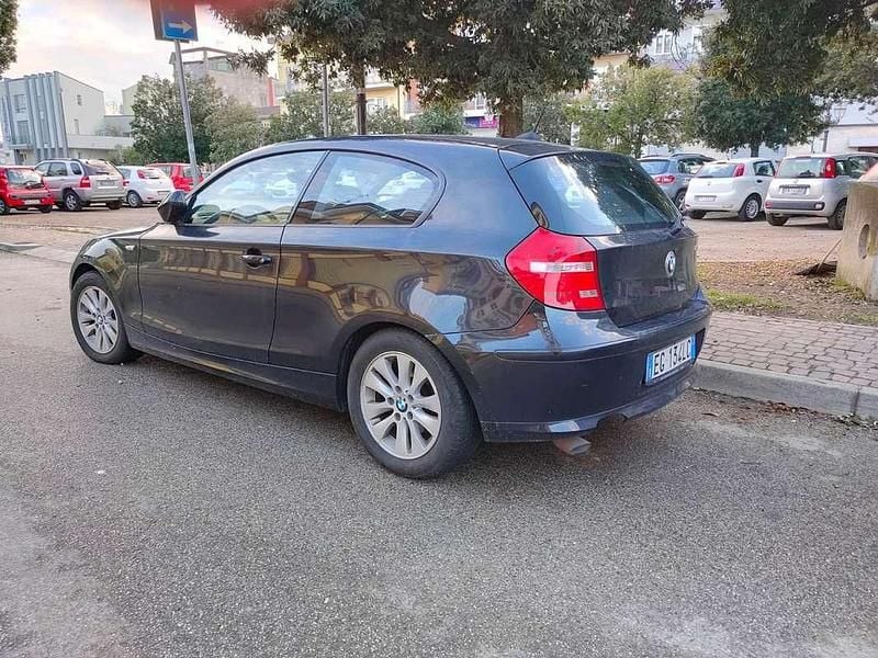 Usata BMW 116 116 CV (85 kW) 2011 Nero Utilitaria