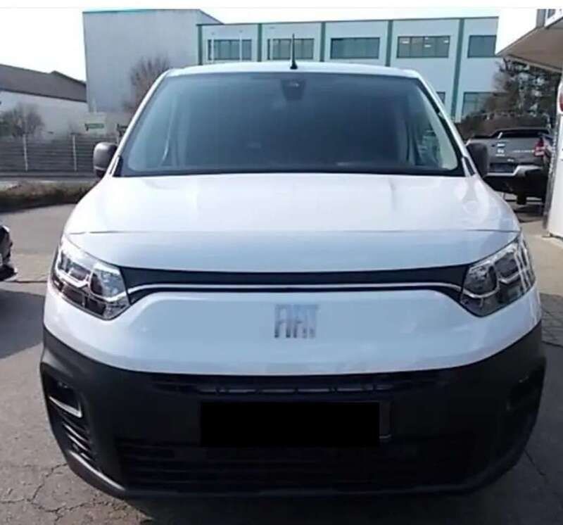 Usata Fiat Doblò 95 CV (69 kW) 2023 Bianco Monovolume