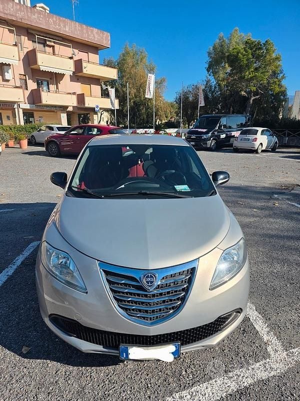 Usata Lancia Ypsilon 95 CV (69 kW) 2012 Utilitaria