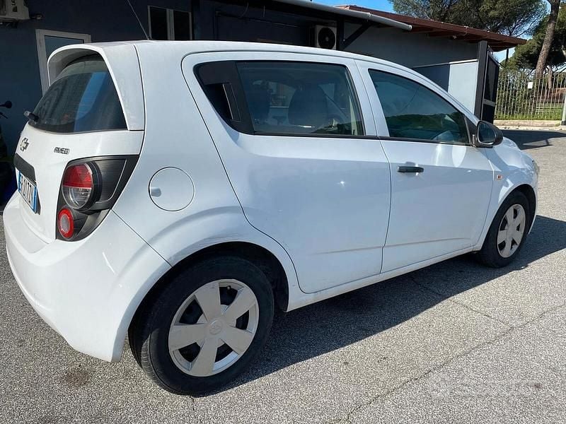 Usata Chevrolet Aveo LS 86 CV (63 kW) 2014 Bianco Berlina