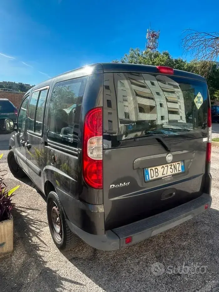 Usata Fiat Doblò 77 CV (56 kW) 2006 Grigio Monovolume