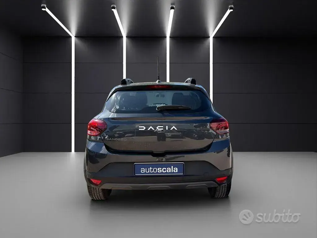 Usata Dacia Sandero Expression 101 CV (74 kW) 2023 Grigio Berlina
