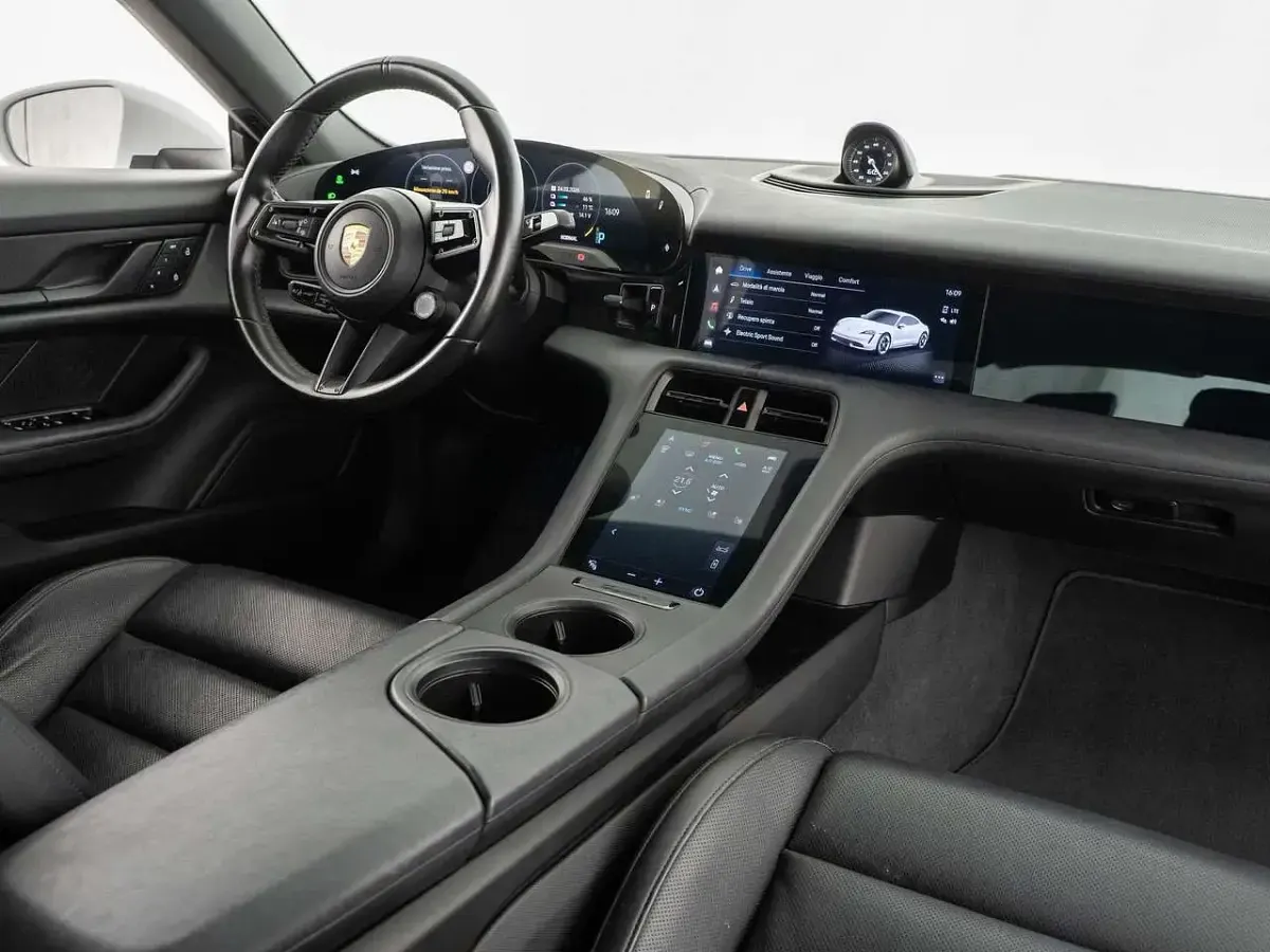 Usata Porsche Taycan 239 kW (326 CV) 2022 Bianco Berlina