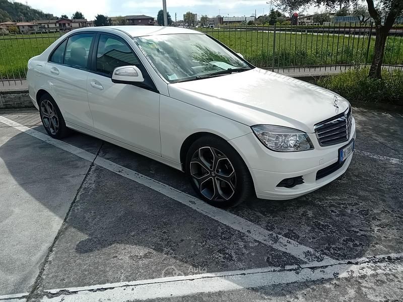 Usata Mercedes C220 170 CV (125 kW) 2007 Bianco Berlina