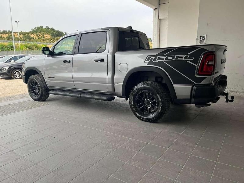 Nuova RAM 1500 420 CV (308 kW) 2025 Grigio Pick-up