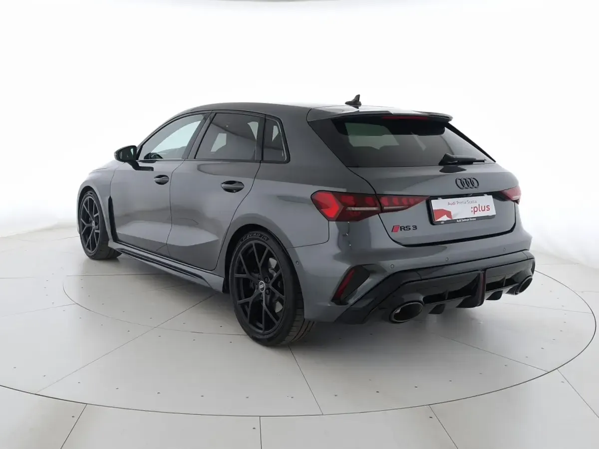 Usata Audi RS3 Comfort 400 CV (294 kW) 2025 Grigio daytona perlato Berlina