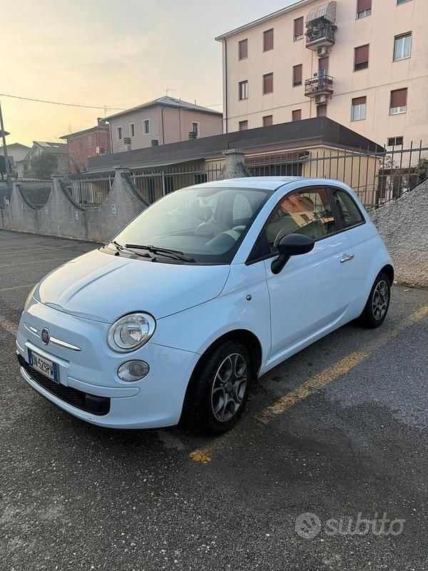 Usata Fiat 500 Pop 69 CV (50 kW) 2008 Blu/azzurro Utilitaria