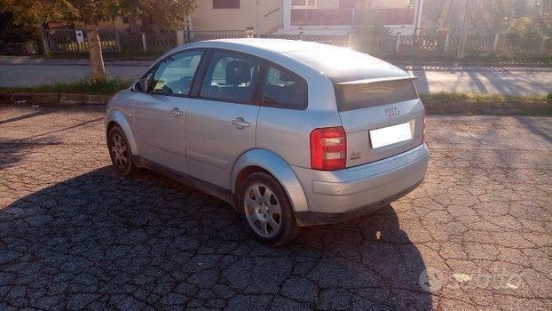 Usata Audi A2 Comfort 75 CV (55 kW) 2002 Argento Utilitaria