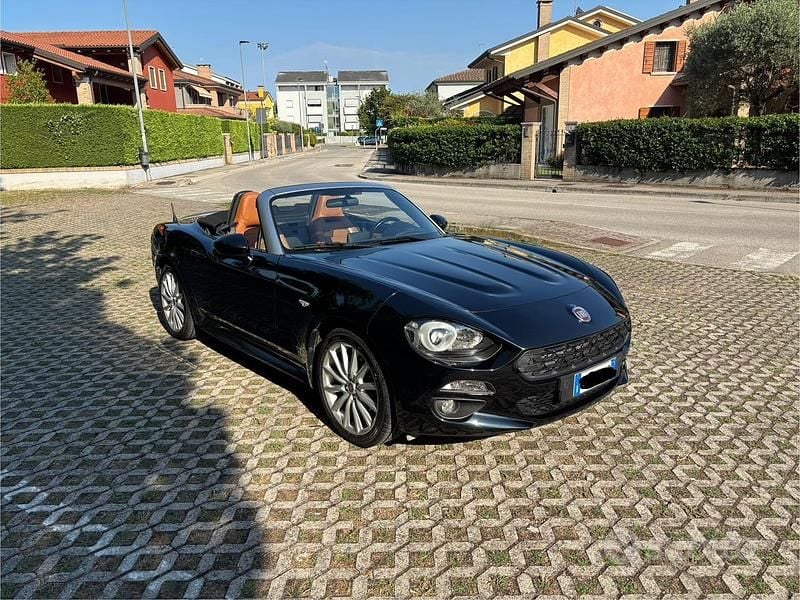 Nero Usata 2018 Fiat 124 Spider Lusso Cabrio | 18.400 € (Buon prezzo) - Immagine 1/4