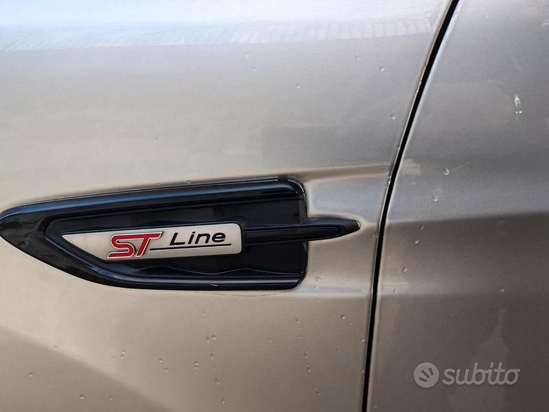 Usata Ford Kuga 120 CV (88 kW) 2018 Grigio SUV