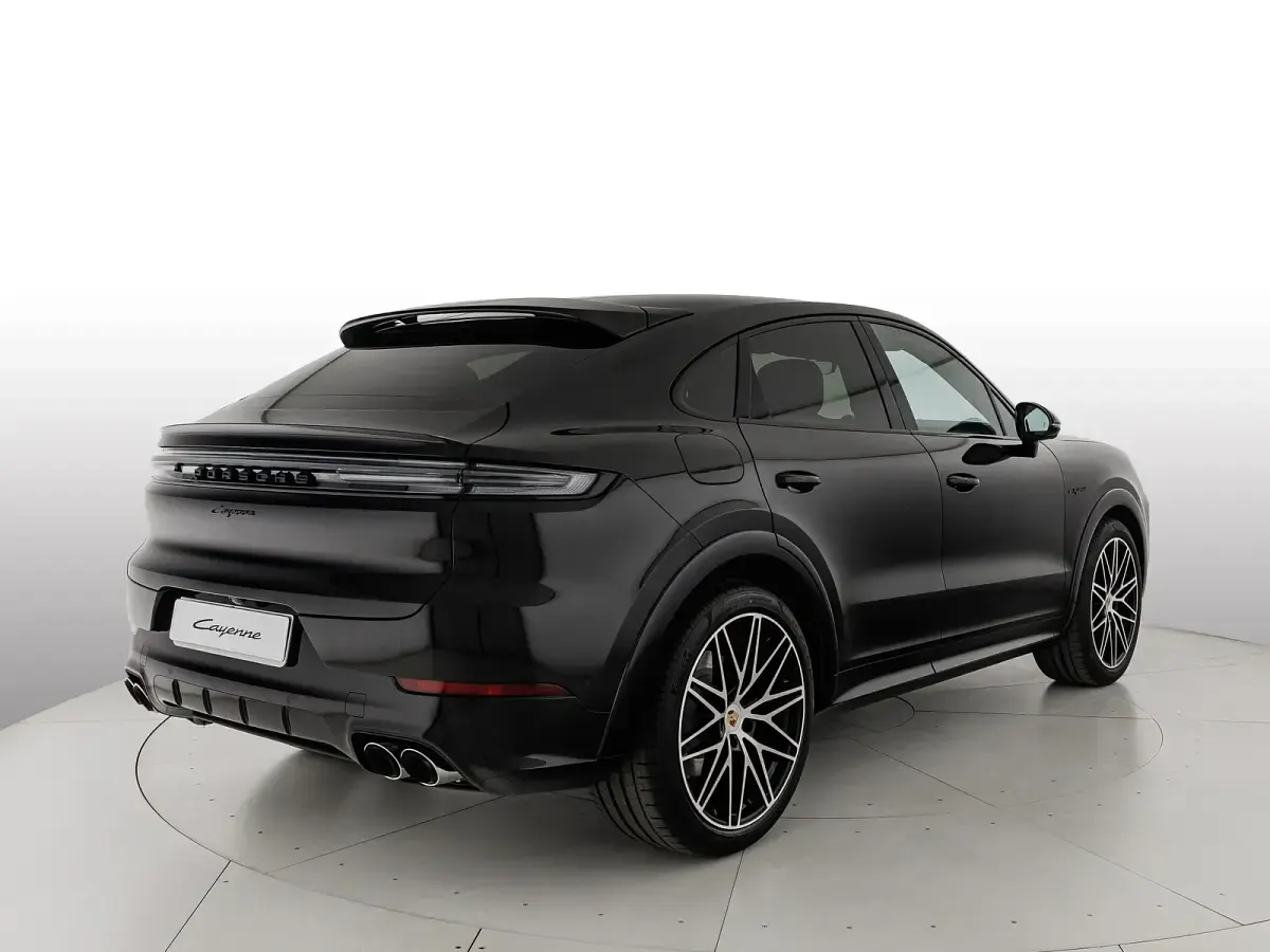 Nuova Porsche Cayenne 2026 Nero cromite metallizzato SUV