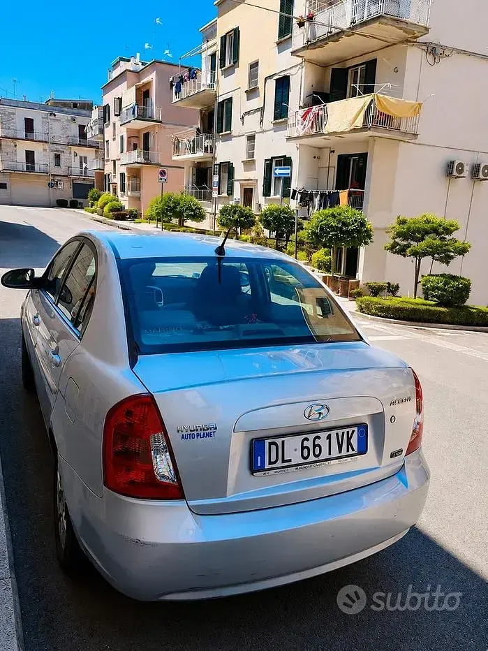 Usata Hyundai Accent 110 CV (80 kW) 2007 Grigio Berlina