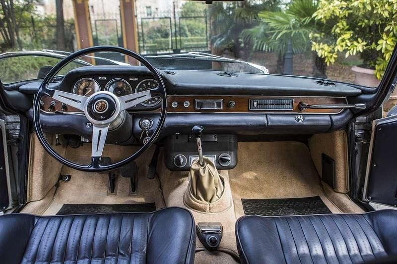 Begagnad Alfa Romeo 2600 Sprint 145 HK (106 kW) 1965 Silver Sportkupé