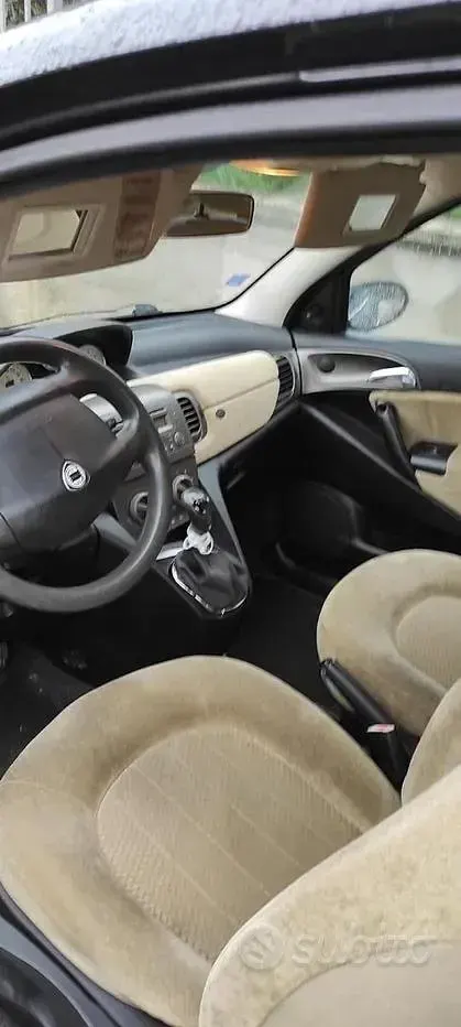 Usata Lancia Ypsilon 80 CV (58 kW) 2004 Nero Utilitaria