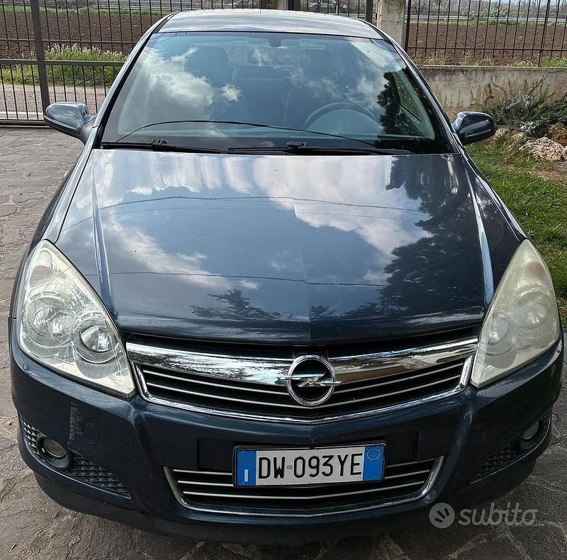 Usata Opel Astra 110 CV (80 kW) 2009 Blu Berlina
