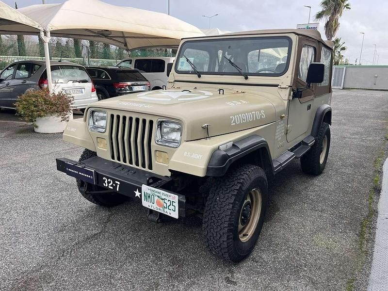 Usata Jeep Wrangler Laredo 103 CV (75 kW) 1990 Beige SUV