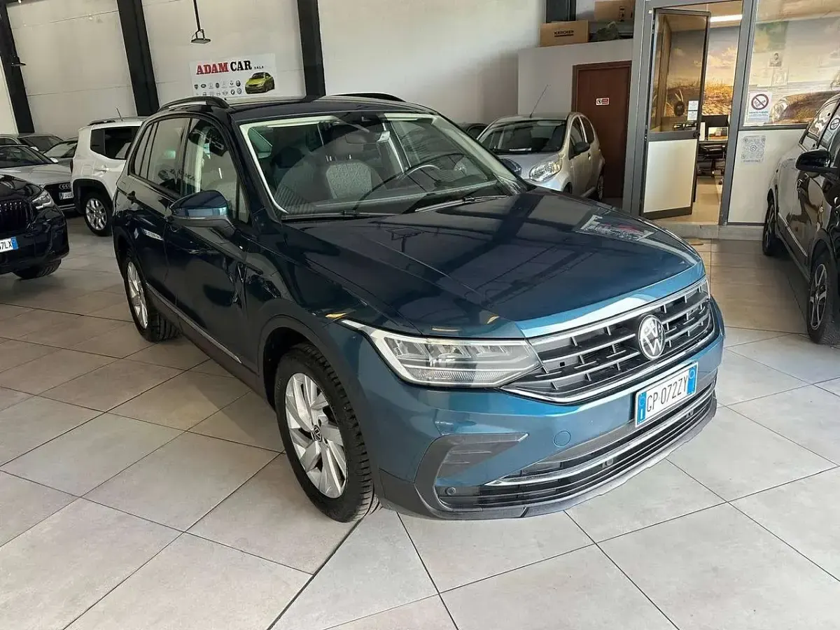 Usata VW Tiguan Life 150 CV (110 kW) 2023 Blu/azzurro SUV