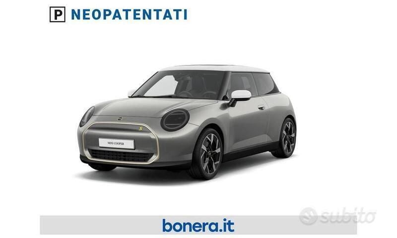 Melting silver iii Nuova 2025 Mini Cooper SE Favoured Due volumi | 35.700 € (Buon prezzo) - Immagine 1/4