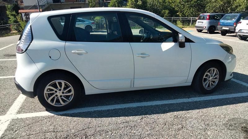 Usata Renault Scénic III XMOD 110 CV (80 kW) 2013 Bianco Monovolume