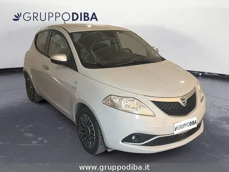 Usata Lancia Ypsilon S 95 CV (69 kW) 2017 Argento Utilitaria
