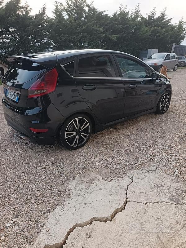 Usata Ford Fiesta 68 CV (50 kW) 2009 Nero Utilitaria
