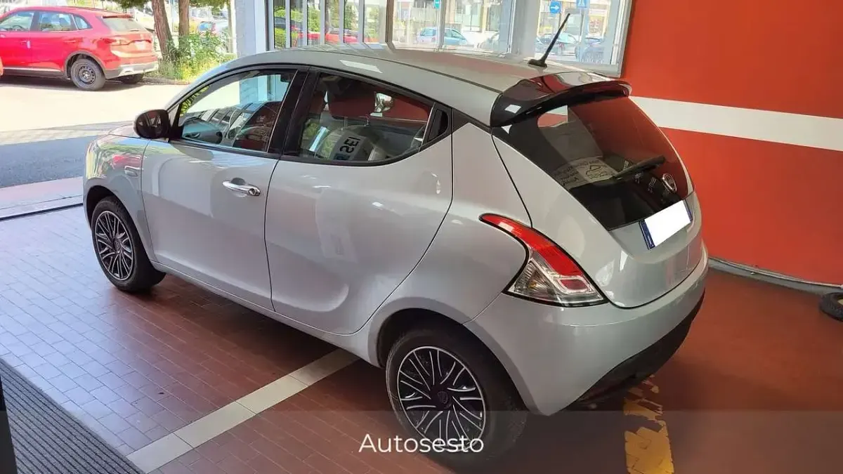 Usata Lancia Ypsilon Silver 69 CV (50 kW) 2024 Verde Utilitaria